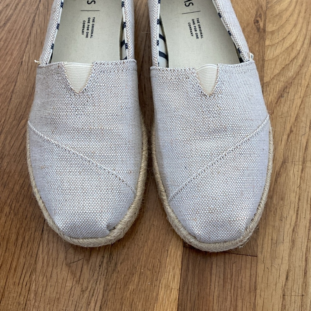 TOMS Linen Slip-On Espadrilles - **Like New**
Size 10 - Picture 5 of 6